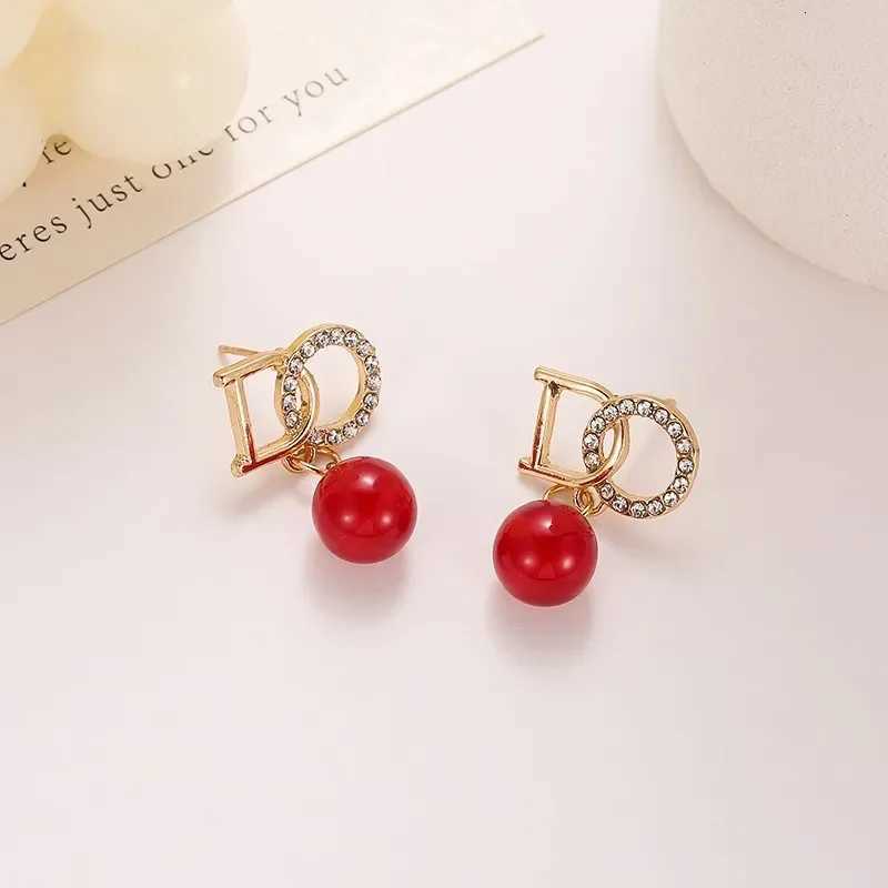 Fashionable Pearl Earrings Korean Style New Letter Tassel Silver Needle Womens Simple Elegance Diamond Cross Inlaid Ear Jewelry W251124