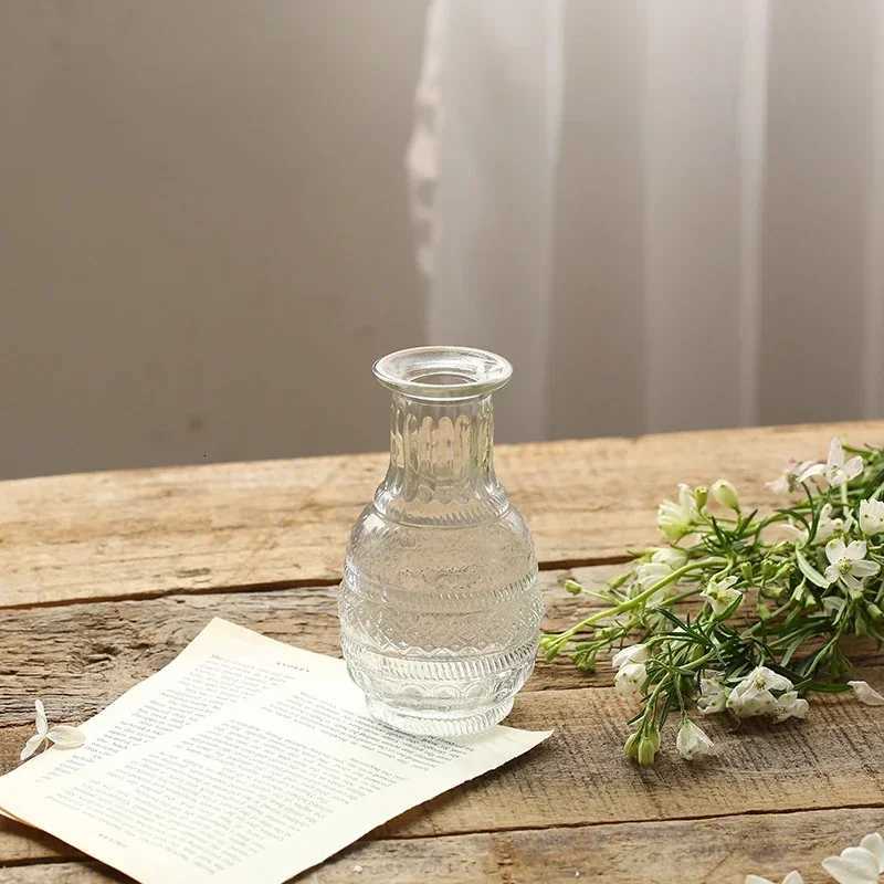 Retro Luxury Embossed Transparent French Glass Vase Home Decoration Living Room Pocket Flower Arrangement Small Vase C251124