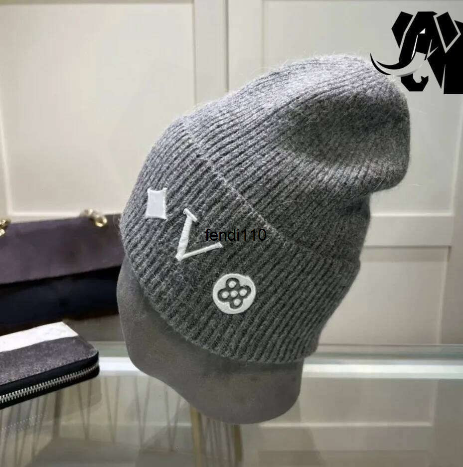 Beanie/Skull Caps Designer beanie Luxury Winter hat casquette Skull cap men and women Warm cap versatile wood Temperature Cold Cap Ski Caps