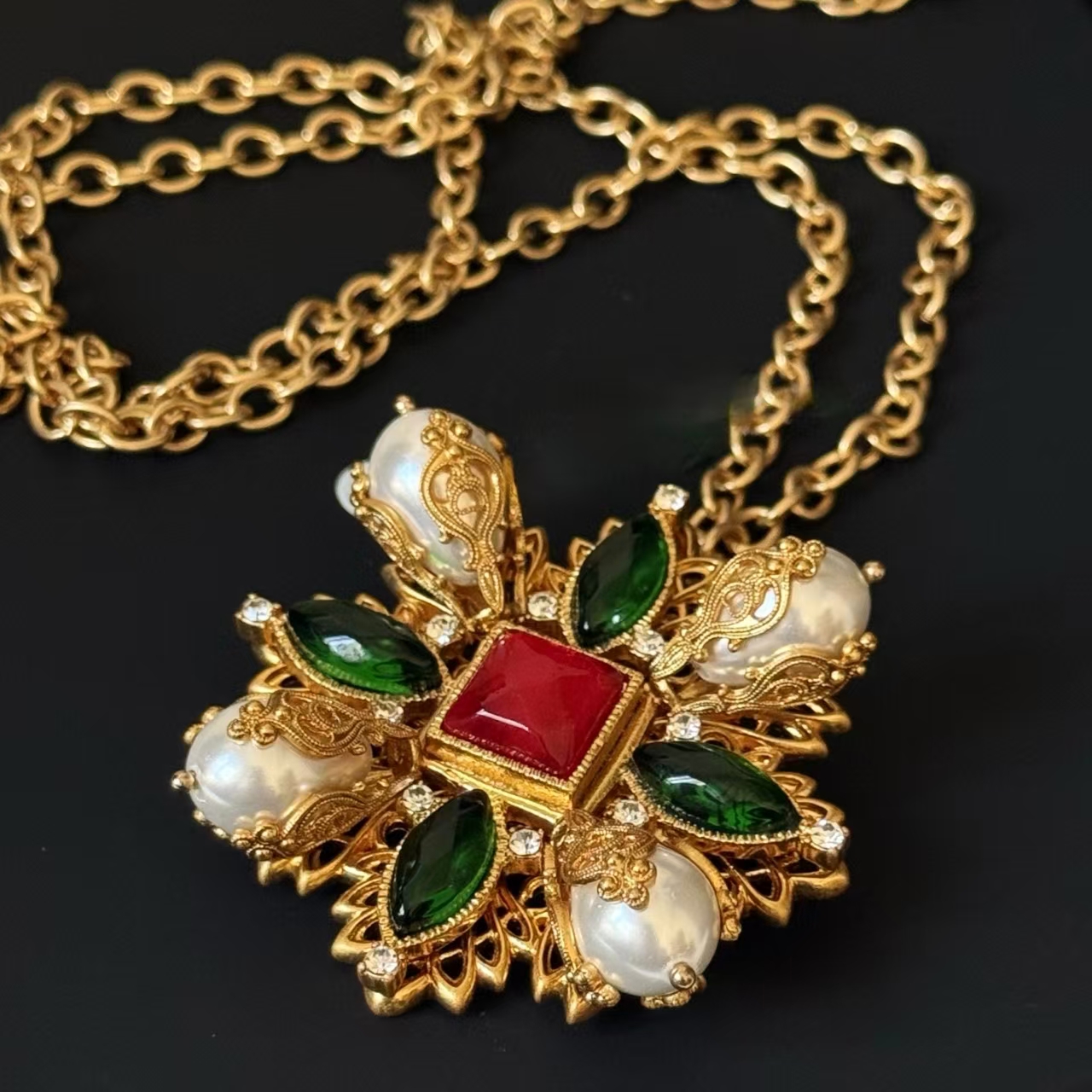 Luxury Women Designer Brooch Necklace Yellow Gold Plated Glass Pearl Brooch Necklace for Party Wedding Nice Gift