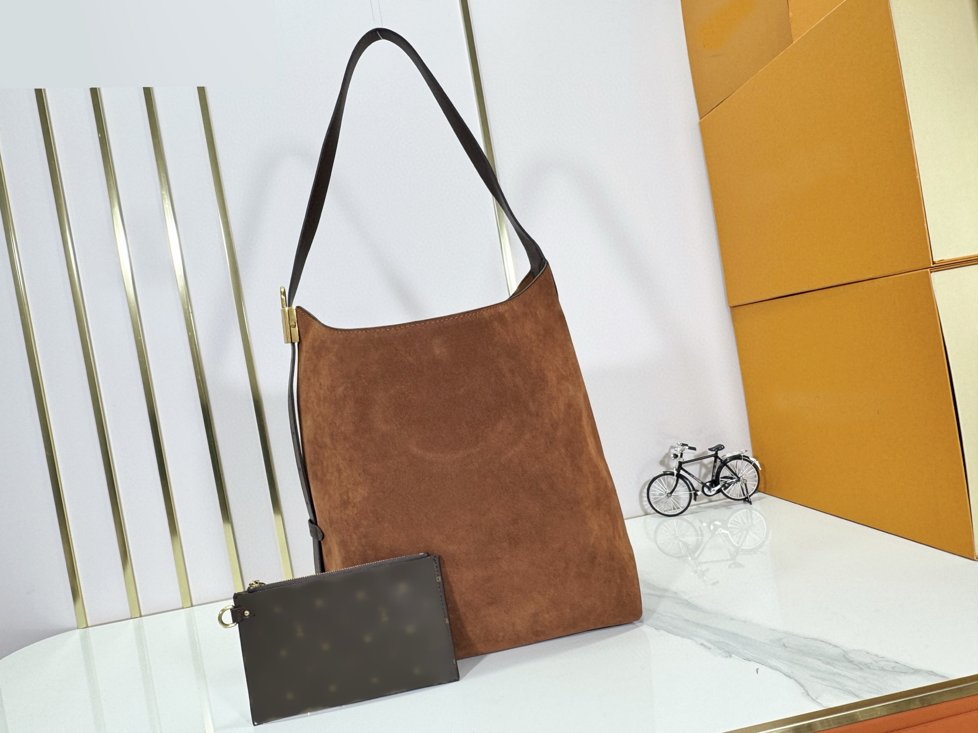 Premium Quality High-Durability Ladies' Handbag - Chic Leather Carryall