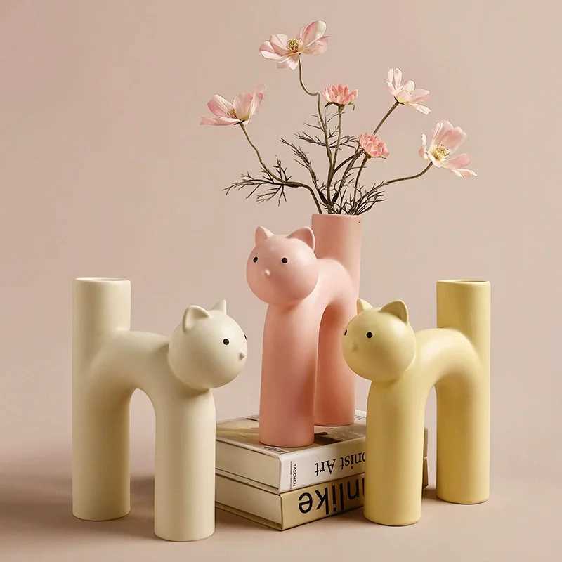 Luxury Cat Vase - Beige Resin Tube-Shaped Home Decor for Bedroom/Bar Minimst Tabletop Sculpture No Flowers Included C251124