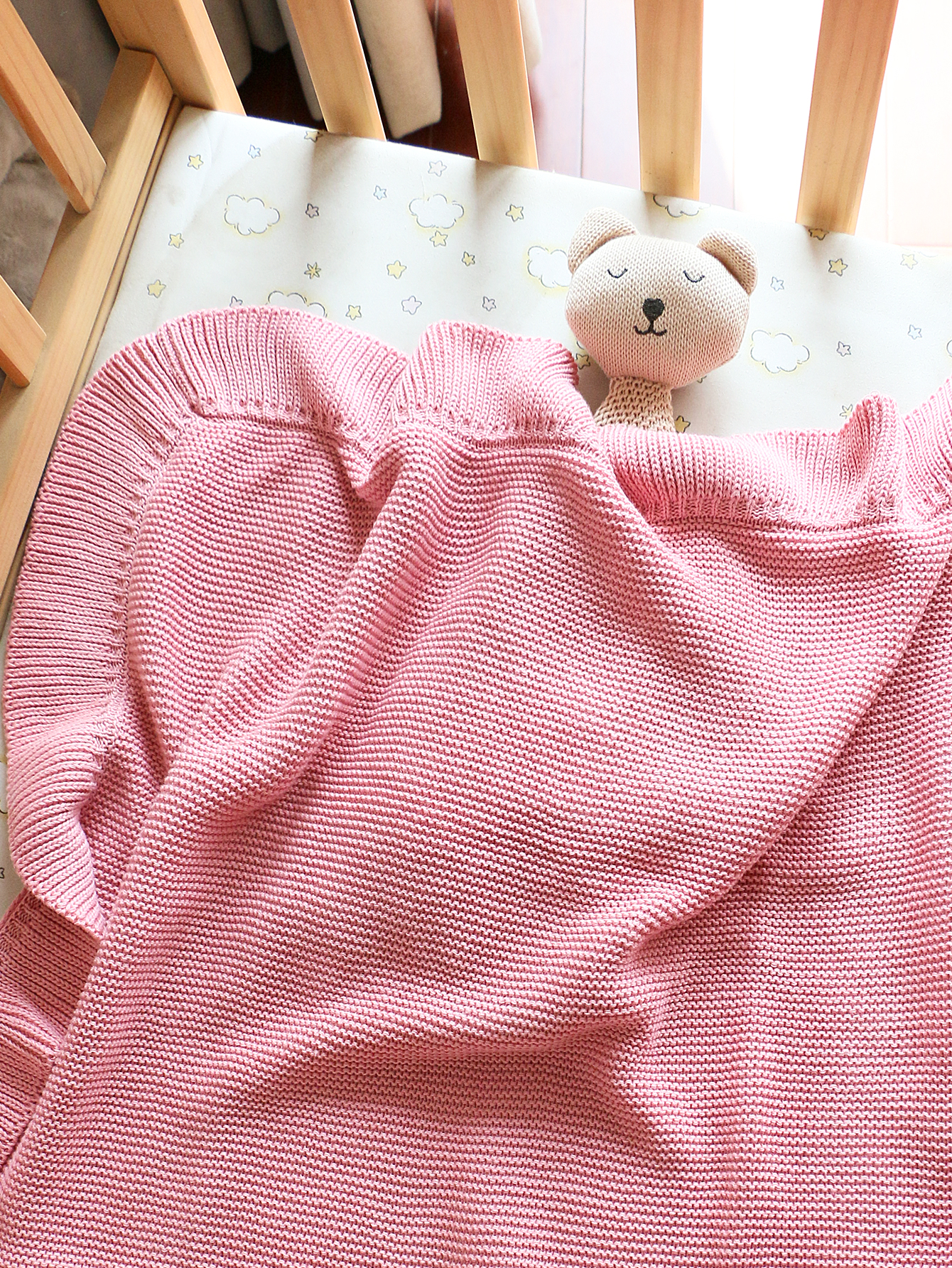 Comfortable Infant Knitted Quilted Throw Blankets Featuring Lace Trim