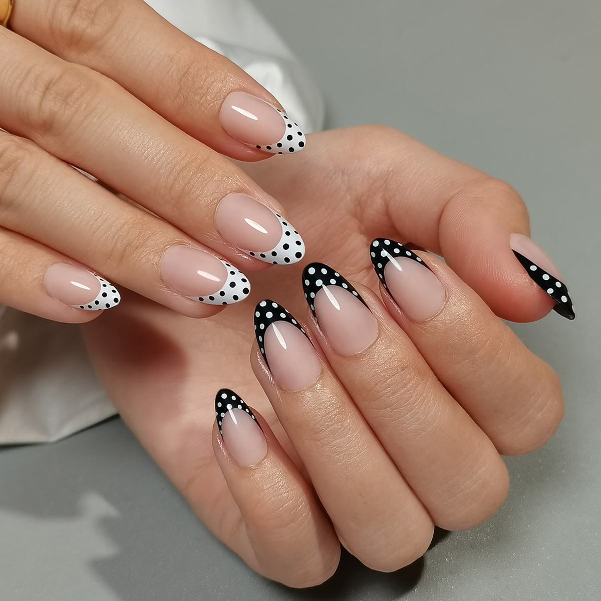 32 pieces press-on nails, gel acrylic almond shape, black and white French polka dot combination, suitable for girls and ladies gifts, Valentine'