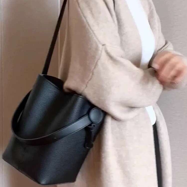 Crossbody For Women New Style High End Texture Niche Summer Super Soft Bucket Bag Popular Commuting Bag This Year