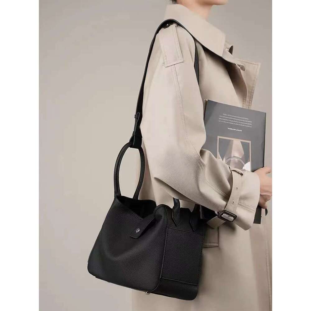 Designer Bag 2025 High Quality New Trendy Bucket Women's Handbag Genuine Leather Cowhide Shoulder Messenger Lady Purse Female Casual Bag Luxury B