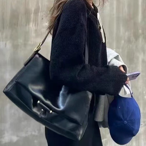 Korean Version Of Niche Casual Underarm Bag New Soft Leather Fashionable Shoulder Bag High Texture Large Capacity Black Designer Handbag