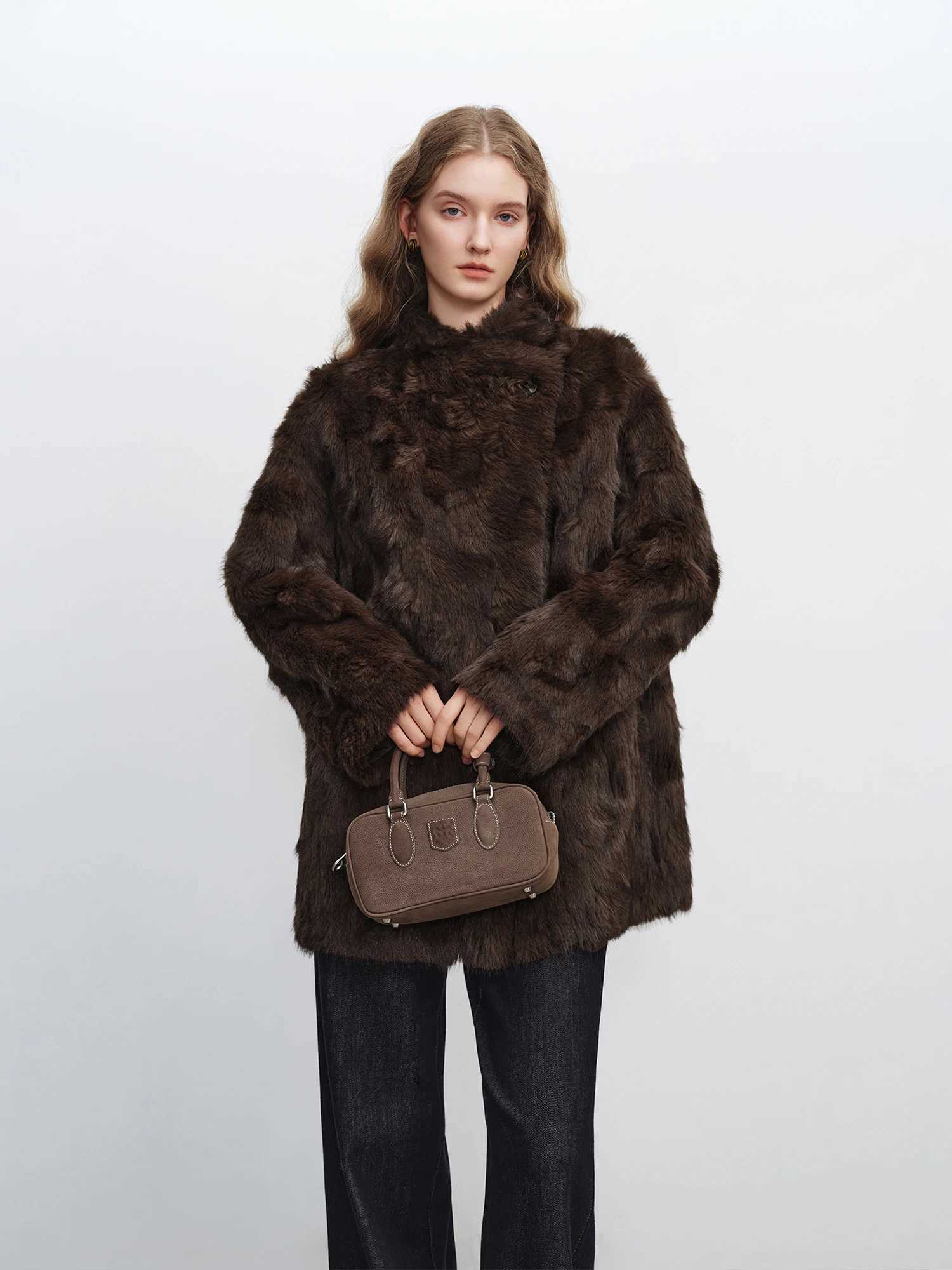 ZIQIAO Brown Faux Fur Coat for Women New Winter Style for 2025 Thickened Fur Coat Overlapping Collar Streetwear Commuting Retro J251124