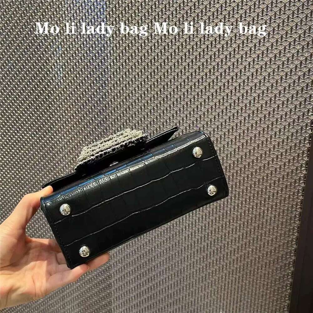 Designer Bag 2025 Fashion Striped Square Women's Handbag Glitter Shiny Dias Evening Wedding Party Clutch Purse Female Messenger Bag Luxury Bag