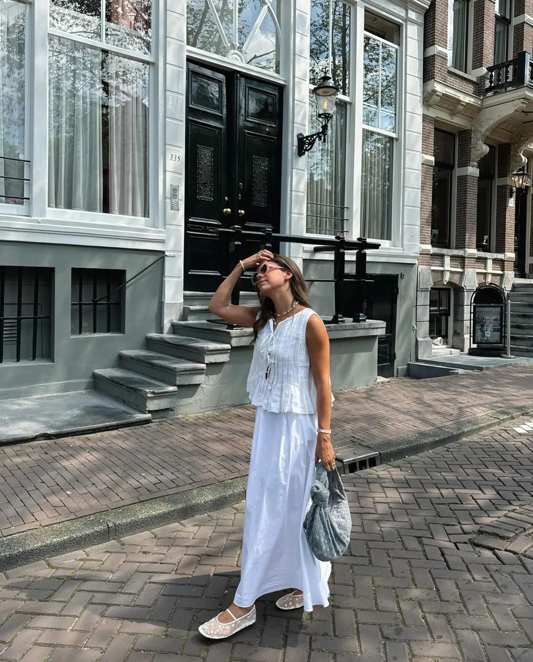 Elegant solid two-piece set fashionable womens O-neck lace sleeveless vest long set casual pleated streetwear 250423