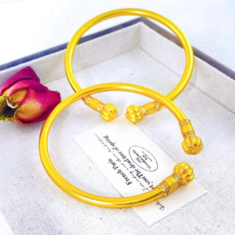 Three-sided crushed ice wide auspicious words bracelet, Vietnamese sand gold crushed ice fashionable light luxury wristband wedding bracelet
