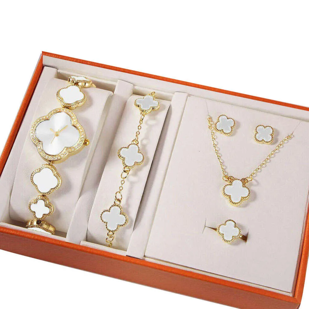 Gift Box Fashion Petals Clover Set Womens Bracelet Quartz Watch Couple Watch Touchscreen Running Waterproof Student Waterproof Watch Quartz Movement Table