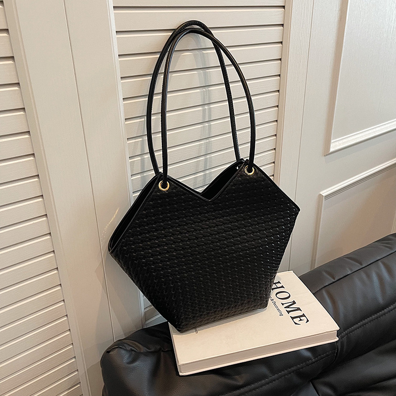 Versatile Chic Canvas Weave Women's Traveling Shoulder Bag with Spacious Storage