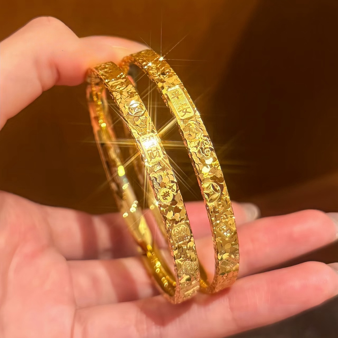 Three-sided crushed ice wide auspicious words bracelet, Vietnamese sand gold crushed ice fashionable light luxury wristband wedding bracelet