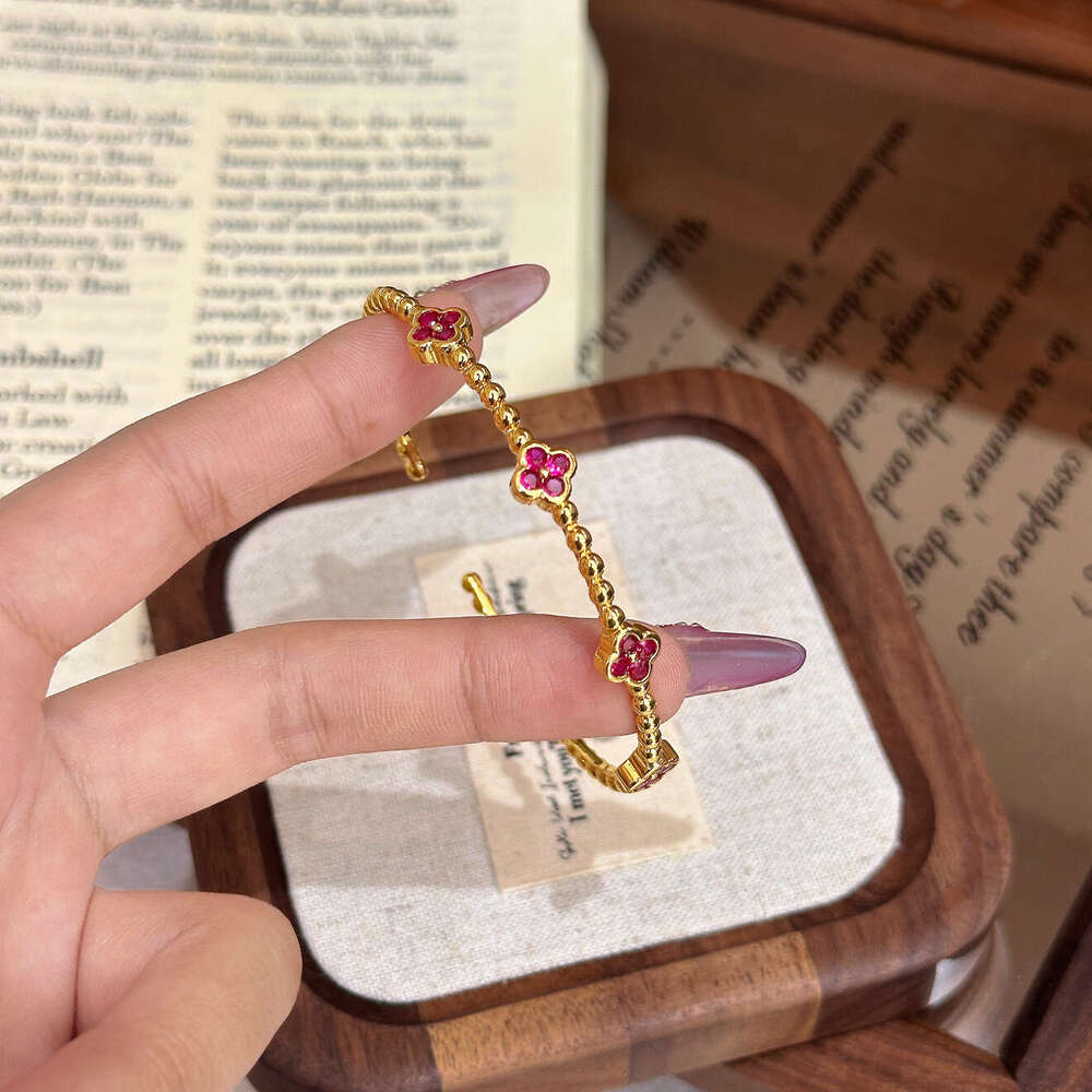 Full-Circle Beaded Four-Leaf Clover Bracelet Designer Luxury Bangles Summer Slim Fit Exquisite Elegance Holiday Birthday Gift