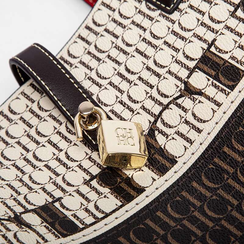Classic New Handbag Large Capacity PVC Material Exquisite Craftsmanship Fashion Elements Women's Shoulder Bag