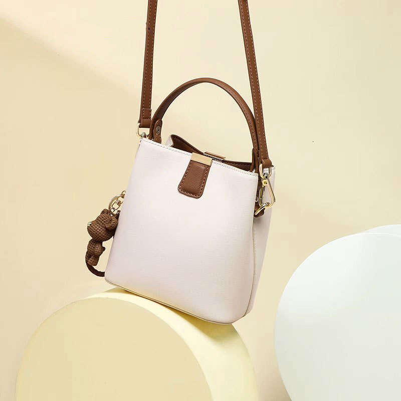 New Handheld Shoulder For Spring And Summer Leisure Versatile Fashion Light Luxury High End Women S Bucket Bag