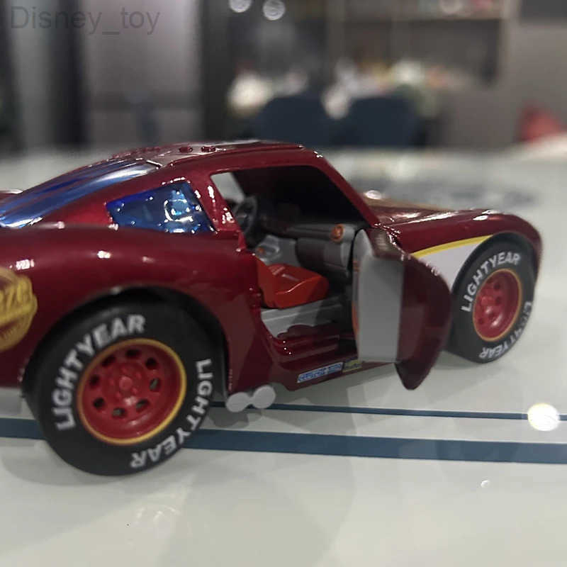Disney Toy Story 3 Model Car Lightning Mcqueen Metal Diecast With Lights Inertial Pull-Back Wheel Spit Out Your Tongue Cars Toys H251124