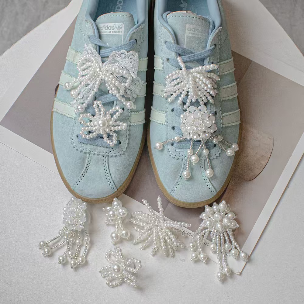 Elegant Two-Tiered Pearled Lace-Up Accents: Versatile Charms Suitable for Footwear, Handbags & Mobile Devices
