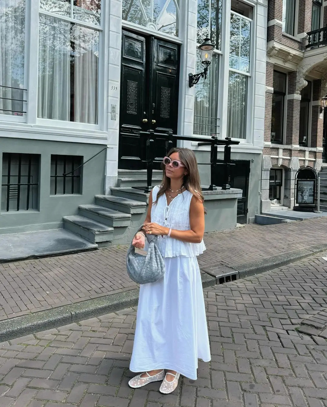Elegant solid two-piece set fashionable womens O-neck lace sleeveless vest long set casual pleated streetwear 250423