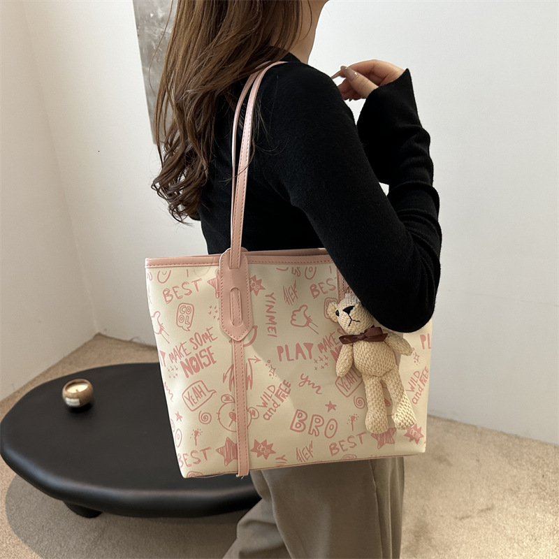2025 New Designer Bag Free Delivery Designer Shoes By Fashionable Commuting Large Capacity 2024 New Women's Summer Popular Beautiful Shoulder Sty