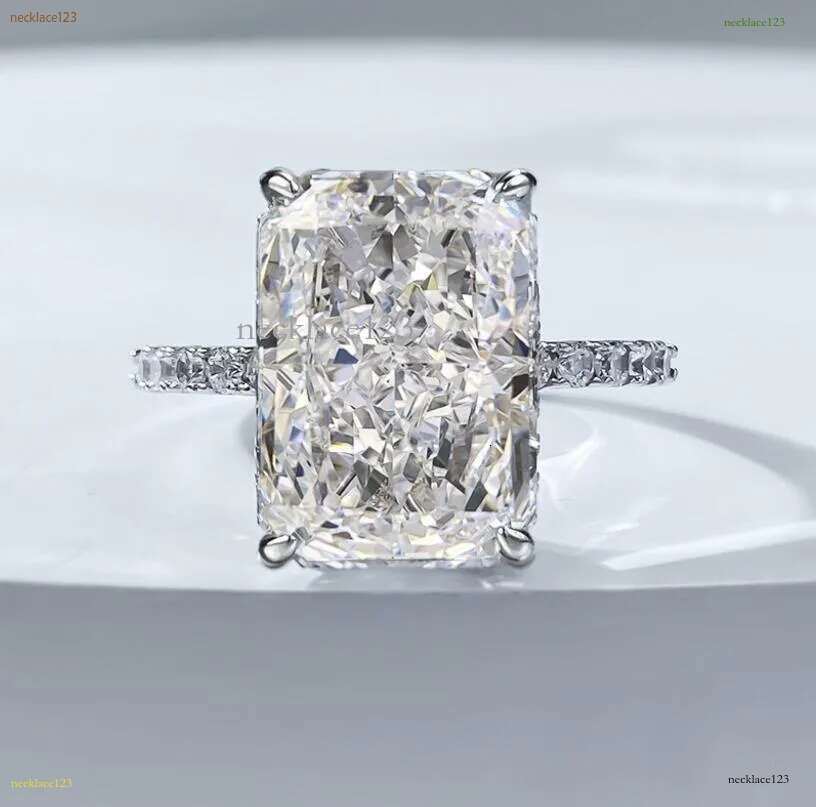 2024 Choucong Wedding Rings Elegant Jewelry Sparkg Pure 100% Sterg Sier Natural Moissanite Dia Gemstones Party Women Engagement Ring Gift