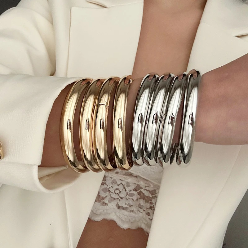Fashion 4pack bracelet suitable for womenmen gold silver round cuff jewelry fashion accessories 250415