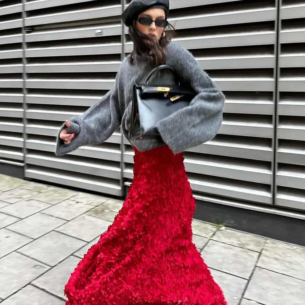 lightweight luxury evening dress autumn and winter womens slim fit loose and warm embroidered petal edge split design casual skiing M250424