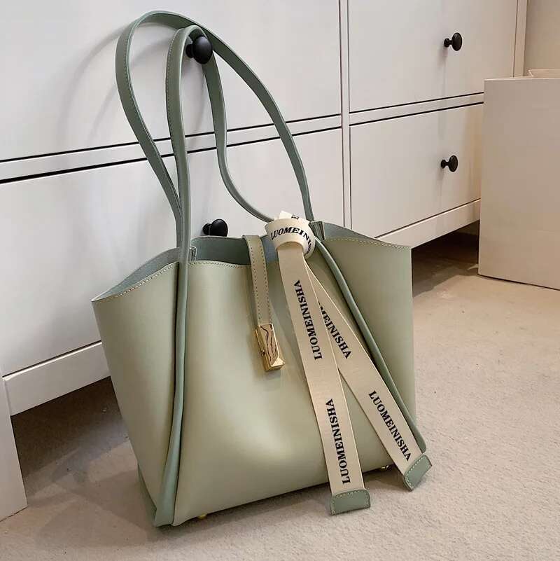 Commuter Tote Bag, New Large Capacity Fashionable Designer Handbag Casual Versatile Single Shoulder Crossbody Bucket Bag