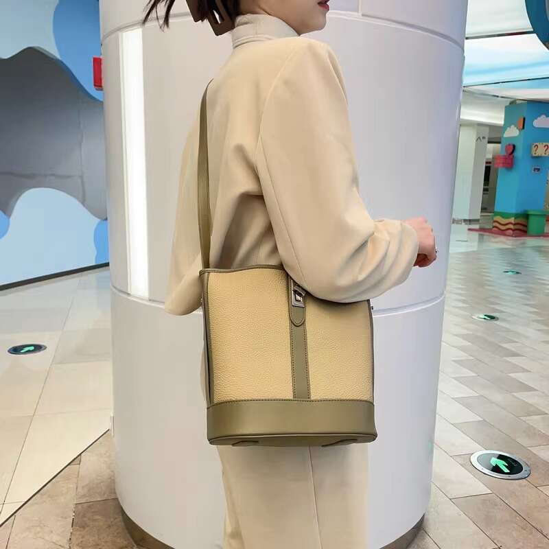 Advanced Water Bucket Women New Casual Contrasting Color Design Niche Commuting Crossbody Bag For Women
