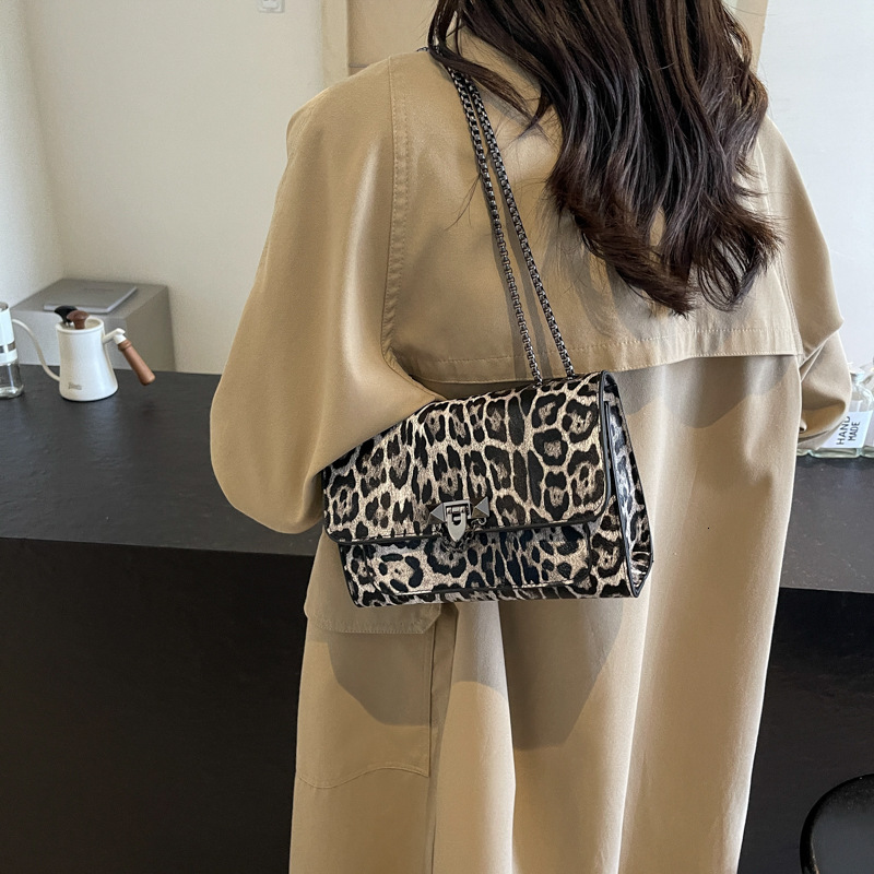 2025 New Designer Bag Free Delivery Designer Shoes By Western Armpit Small Square Shoulder Beautiful Bag, Women's 2024 Summer New Style Temperame
