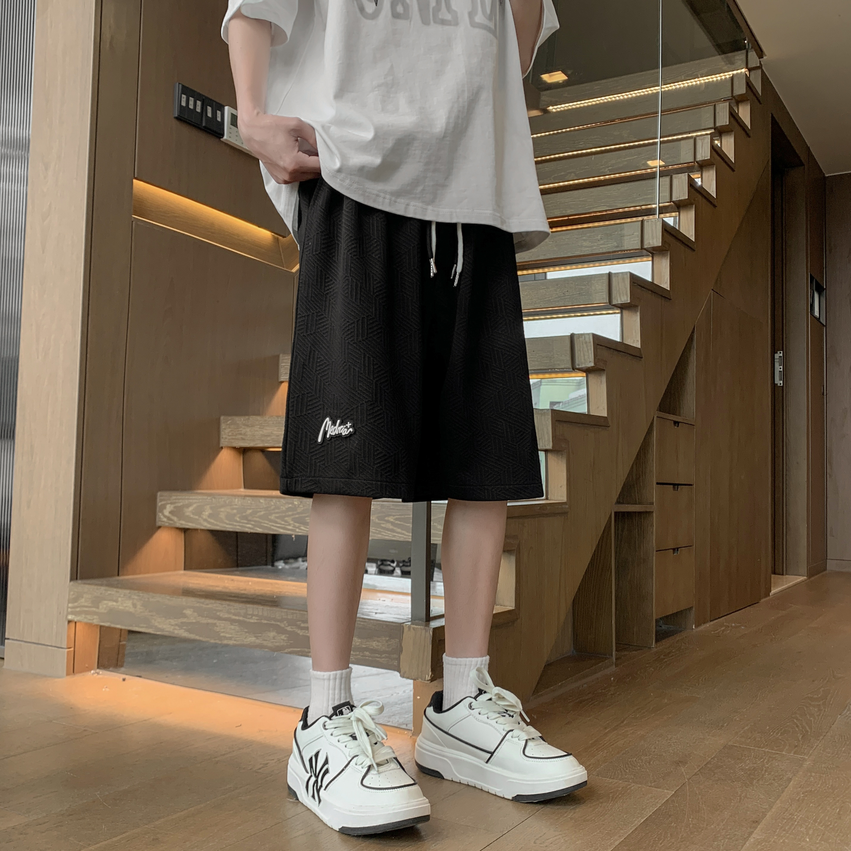 Men's summer breathable jacquard fabric elastic waistband suitable for sports and leisure. Solid color adjustable and comfortable shorts and casu