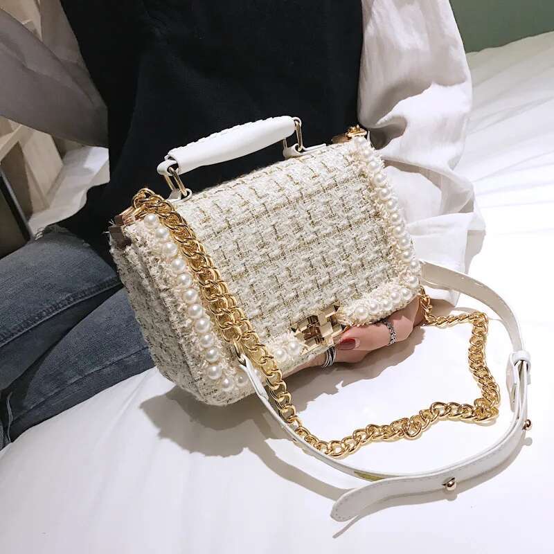 2025 Winter New Trendy European And American Retro Fashion Chain Shoulder Crossbody Bag Pearl Wool Versatile Small Square Handbag