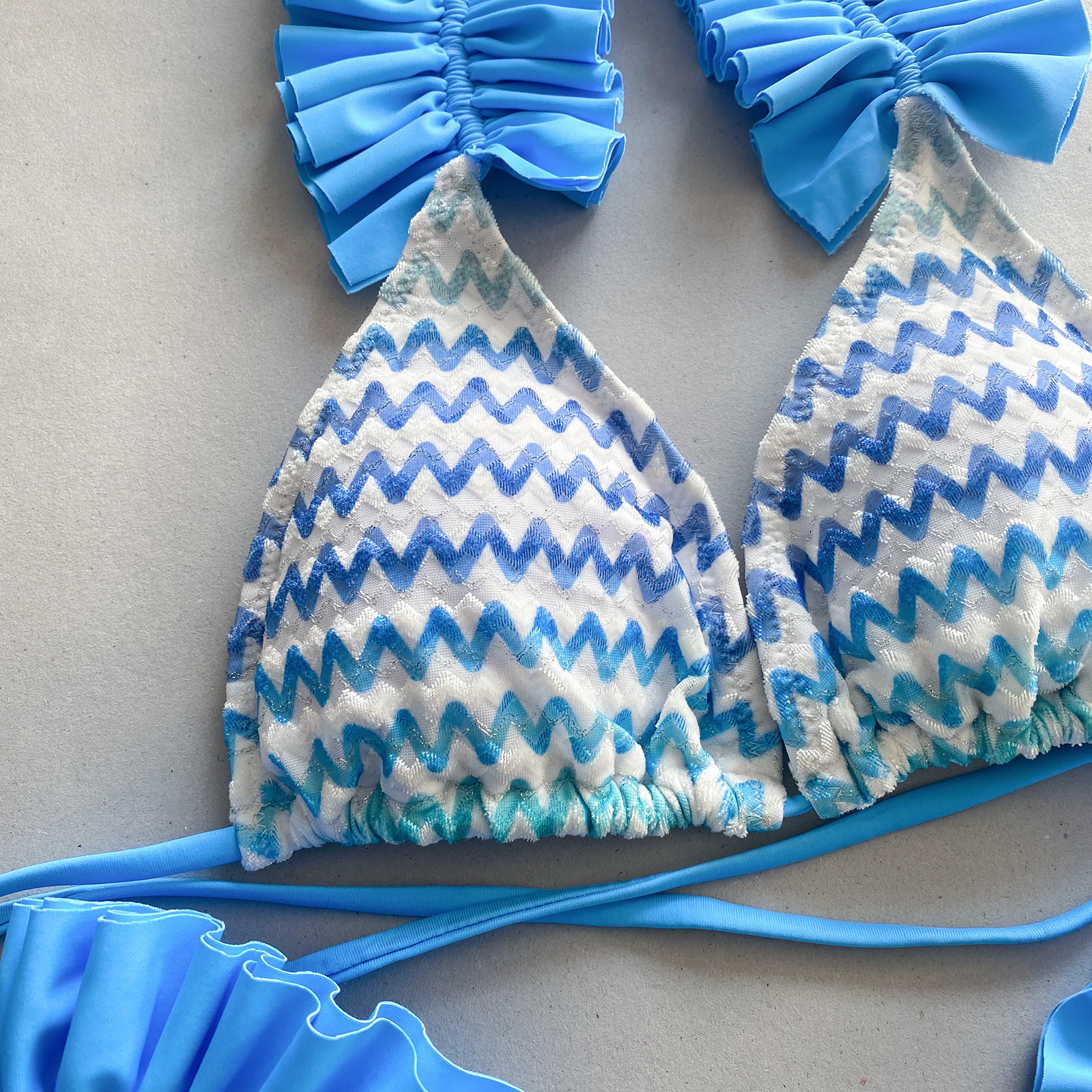 2025 Designer Women's Summer New Swimsuit Folding Printed Stripes Luxury Embroidered Metal Wire Fabric Bikini Sexy Split Women's Beach Wear