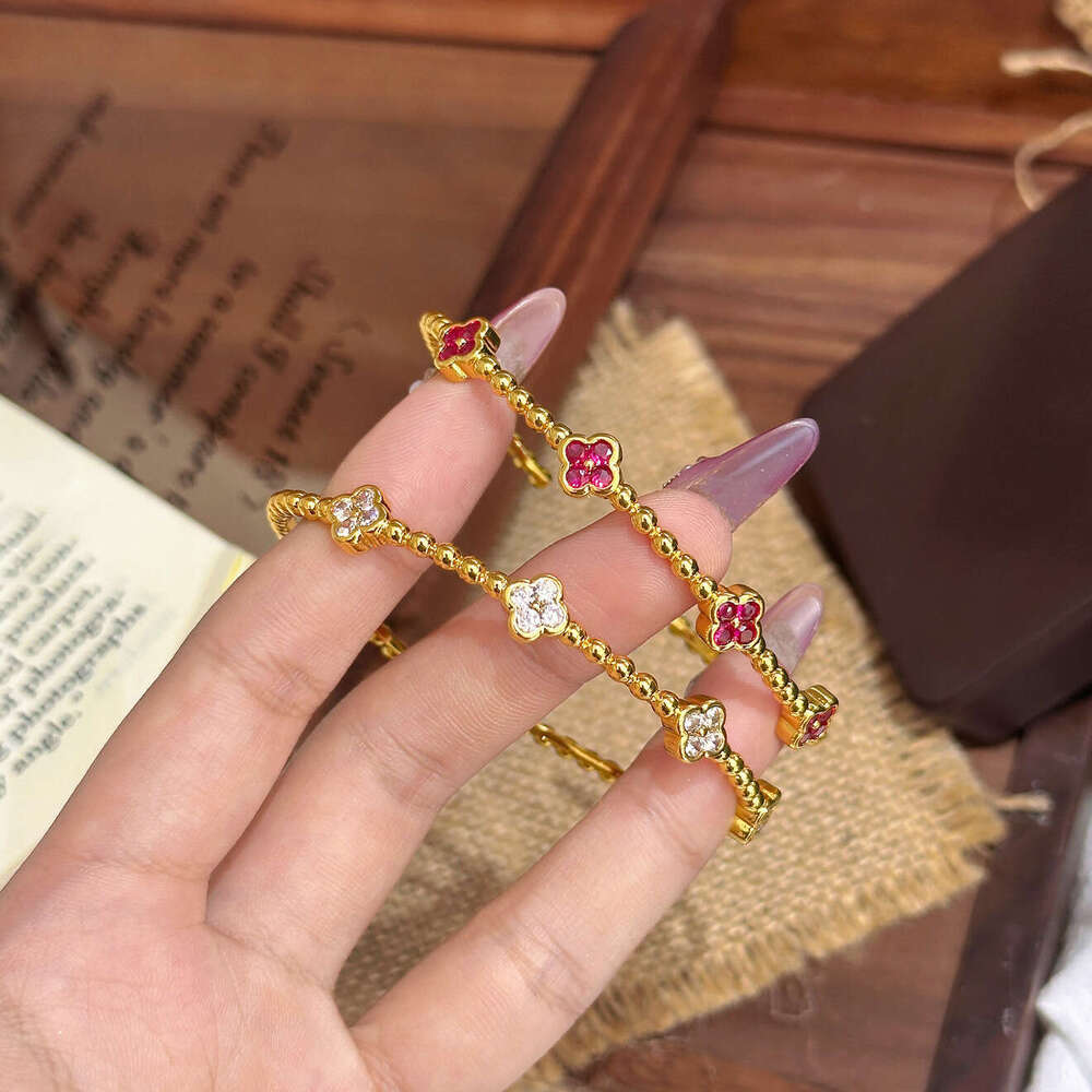 Full-Circle Beaded Four-Leaf Clover Bracelet Designer Luxury Bangles Summer Slim Fit Exquisite Elegance Holiday Birthday Gift