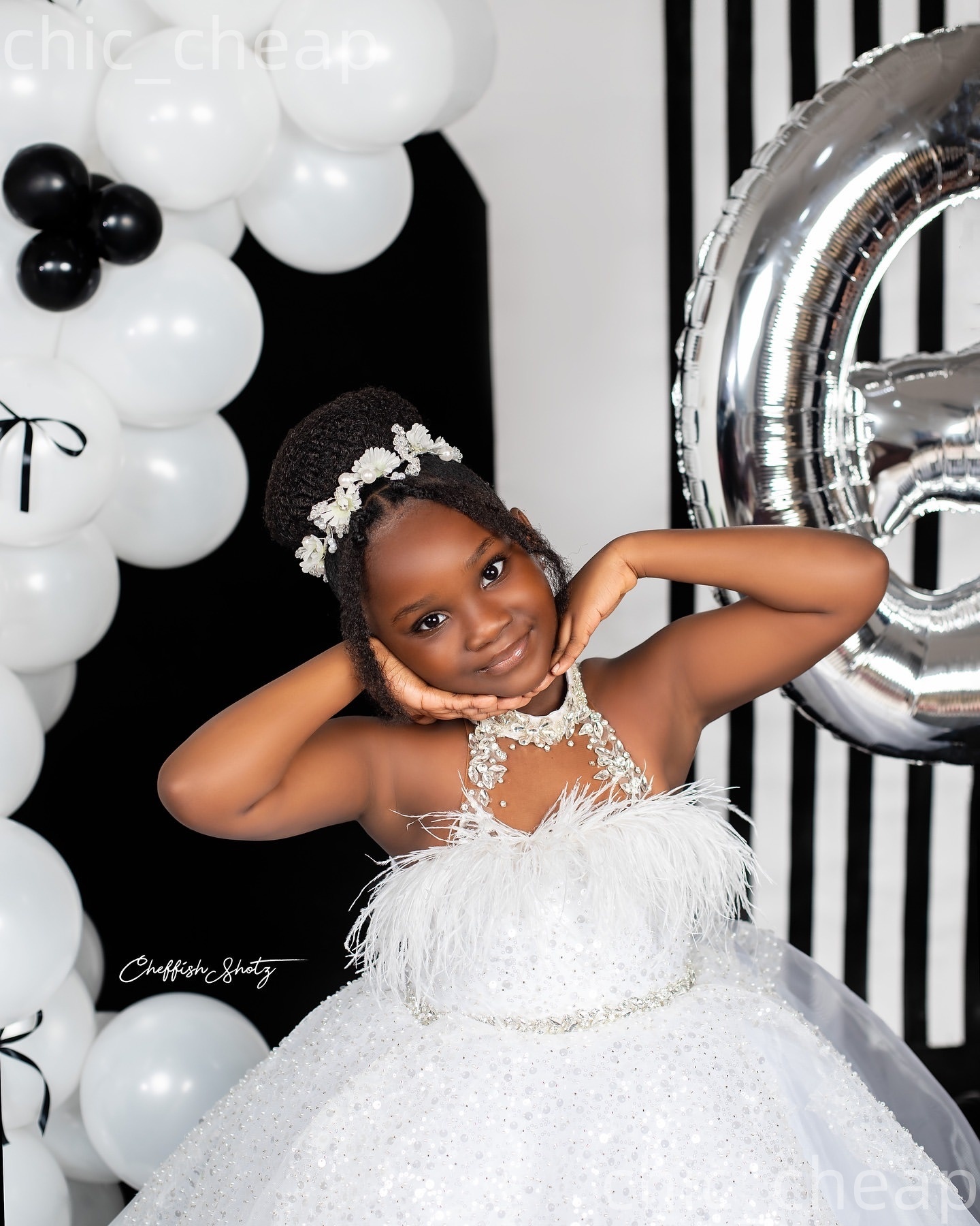 2026 White Ball Gown Flower Girl Dresses Crystals Feather Sequined Tulle Little Girl Christmas Peageant Birthday Christening Tutu Dress Gowns ZJ427