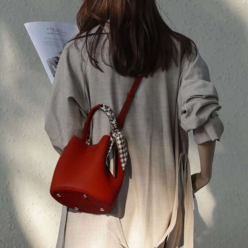 Small Niche Single Shoulder Bucket New High End Sensory Vegetable Basket Hand Held Women S Work Commuting Crossbody Bag For Women