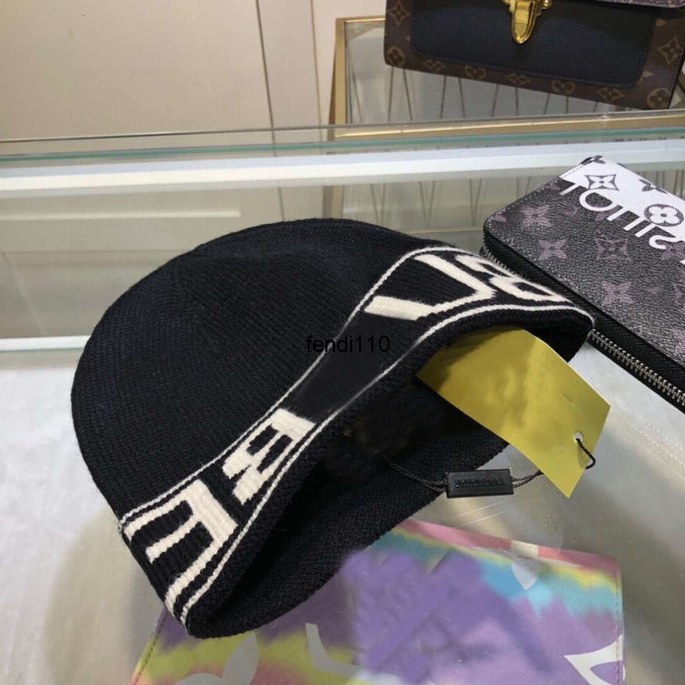Beanie/Skull Caps Designer beanie Women Knit Beanie Warm Winter Hats Bobble Hat Fashion classic beanie Men and womens Classic Design outdoor casual warm hats
