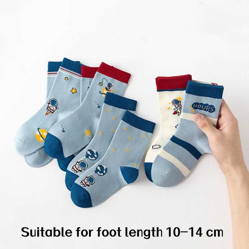 5 Pairs of AstronautPatternedS ocksi nR andomC olorsS uitablef orB oysA ged1 4Mi dCalfSoc ksEss entialfor Win terWar mthChi ldrensWar mSoc G251124
