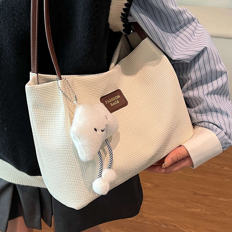 large capacity for women 2025 new autumn versatile simple shoulder bag fashionable commuting tote bucket bag