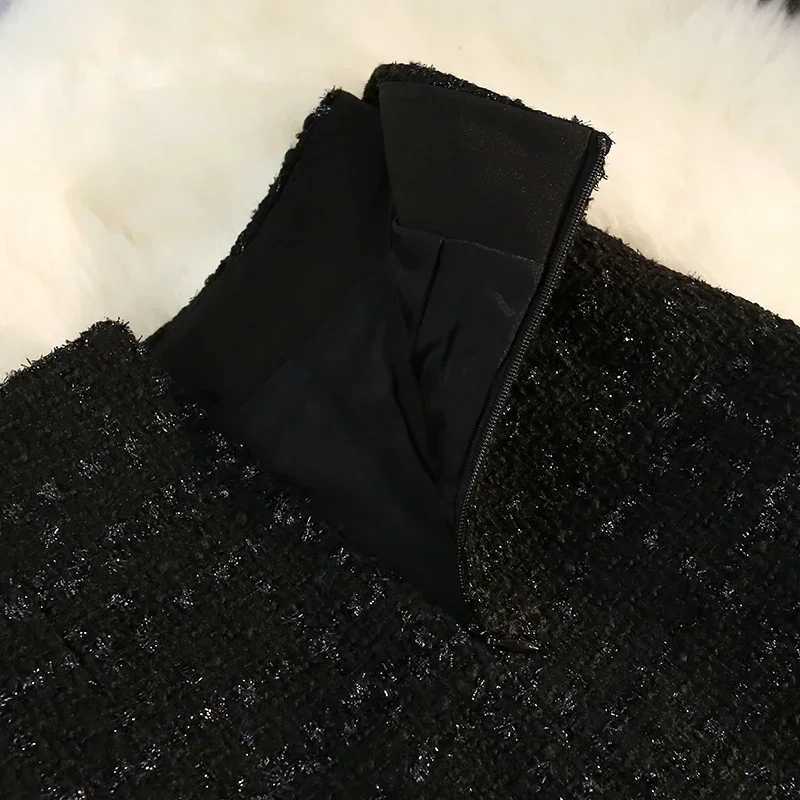 Black white tweed long skirt womens autumn winter new shiny silk womens retro high waisted A-line packaging Skirt Office for women M250424