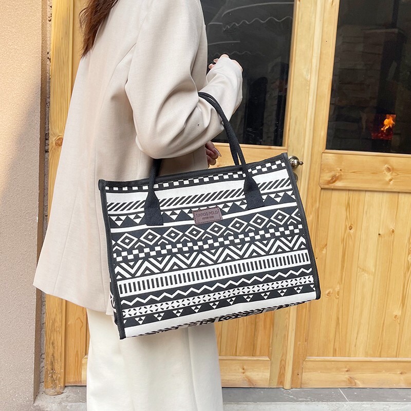 Vintage Ethnic Style Large Capacity Canvas Tote Bag Fashionable And Simple Commuting Shoulder Bag New Work Play Handbag