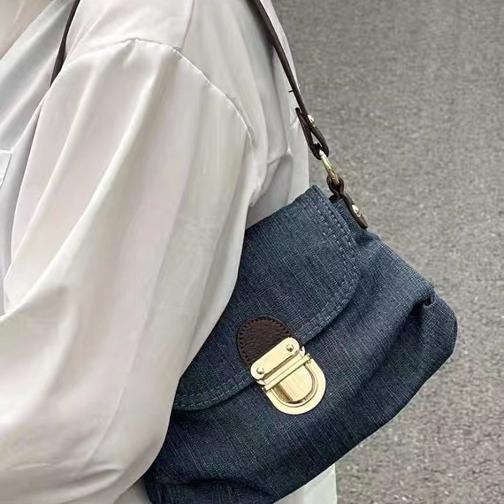 designer bag contrasting color single shoulder bag underarm fashionable hand-held crossbody for women with denim buckle pleated bag