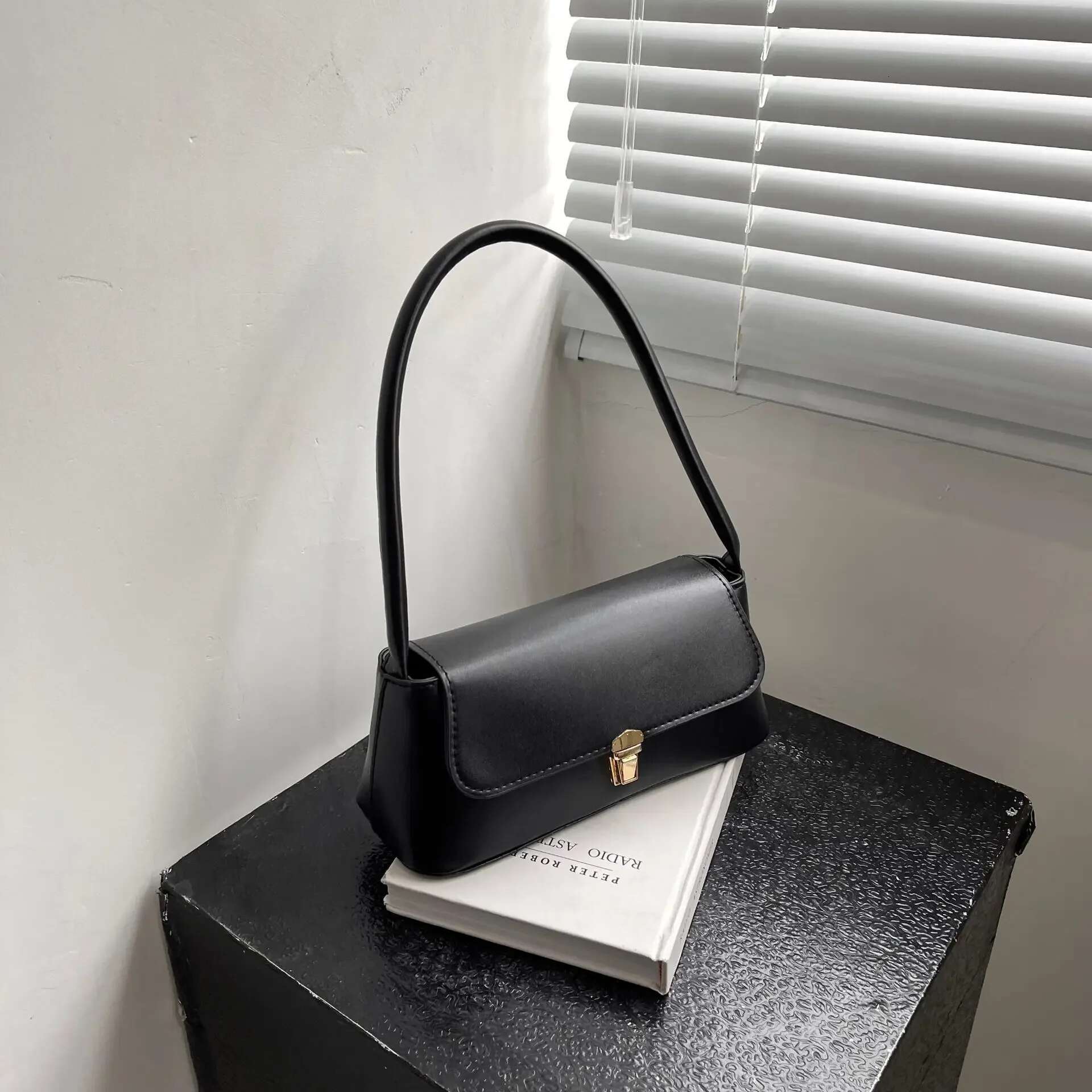 French Style Niche Western-style Armpit Bag 2025 New Trendy Fashion Designer Handbag Versatile Ins Shoulder Crossbody Bag