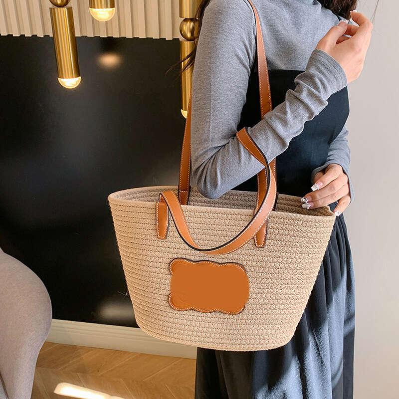 Grass large capacity underarm beach handmade woven commuting tote bags, tidal bags