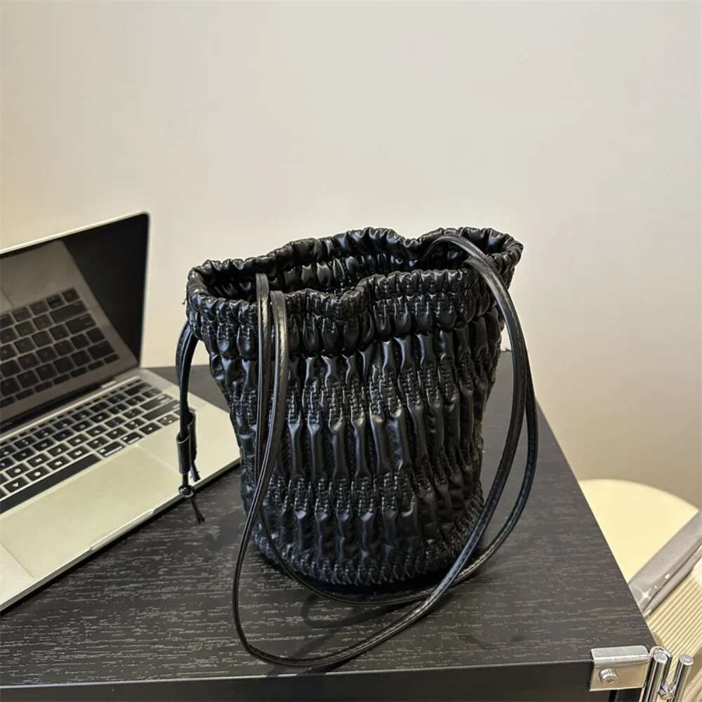 Designer Bag Trendy Solid Wrinkle Shoulder Drawstring Bucket Summer Travel Beach Daily Commuting Handbag Casual Messenger Bag
