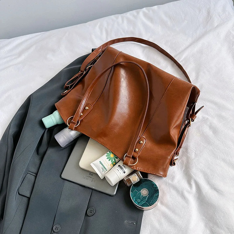 Ladys Shoulder Bag With Large Capacity Advanced Sense Of Foreign Style And Fashion. R250424