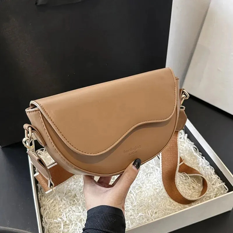 PU Leather Casual Ladies Shoulder Bag Womens Flap Crossbody Bag Saddle Bag 2 Straps Retro Handbag R250424