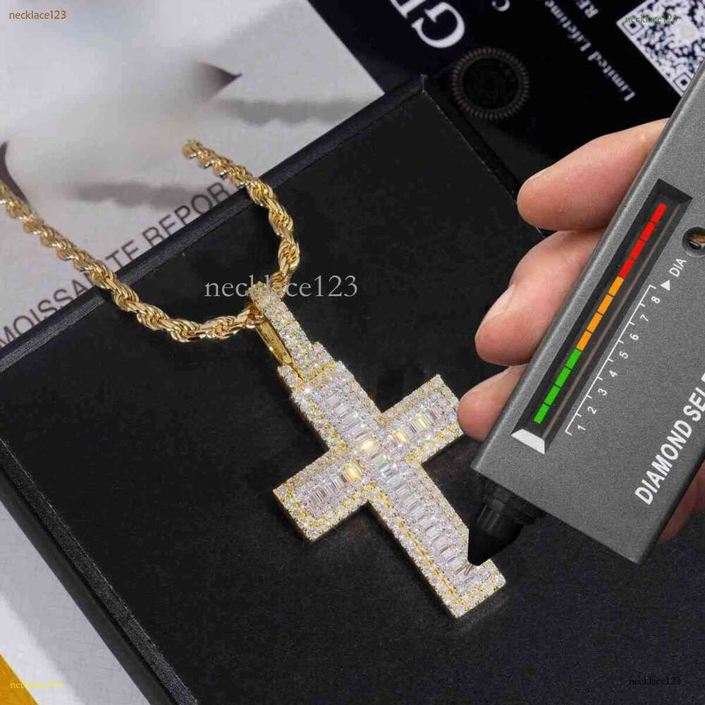 Custom Hip Hop Jewelry Sier Yellow Gold Two Tone VVS Moissanite Dia Baguette Cross Pendant For Men Women