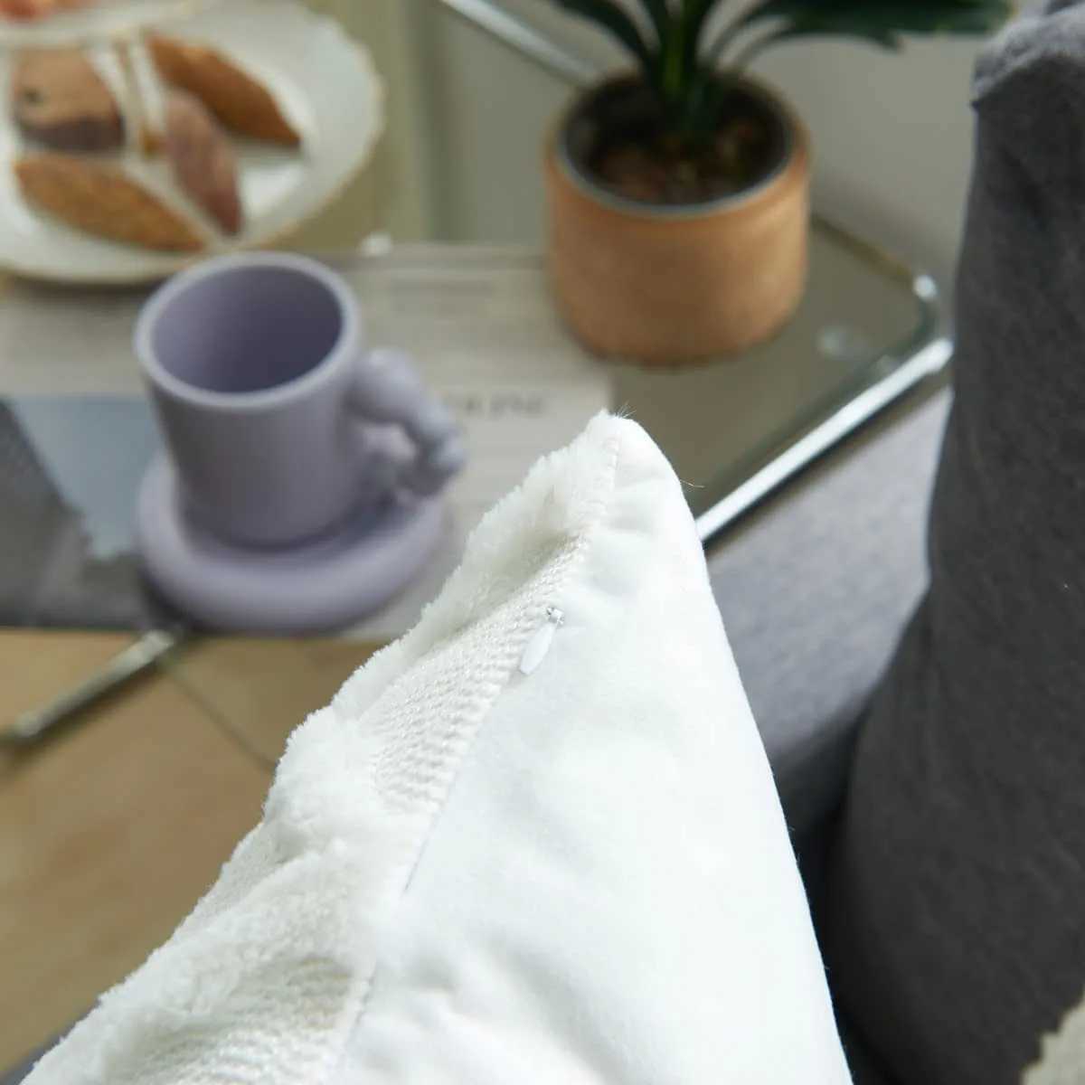30x50cm 45x45cm 50x50cm Ultra Soft Throw Pillowcase Faux Fur Luxury Plush Decorative Gift Pillow Cushion for Sofa Bedroom White G251124